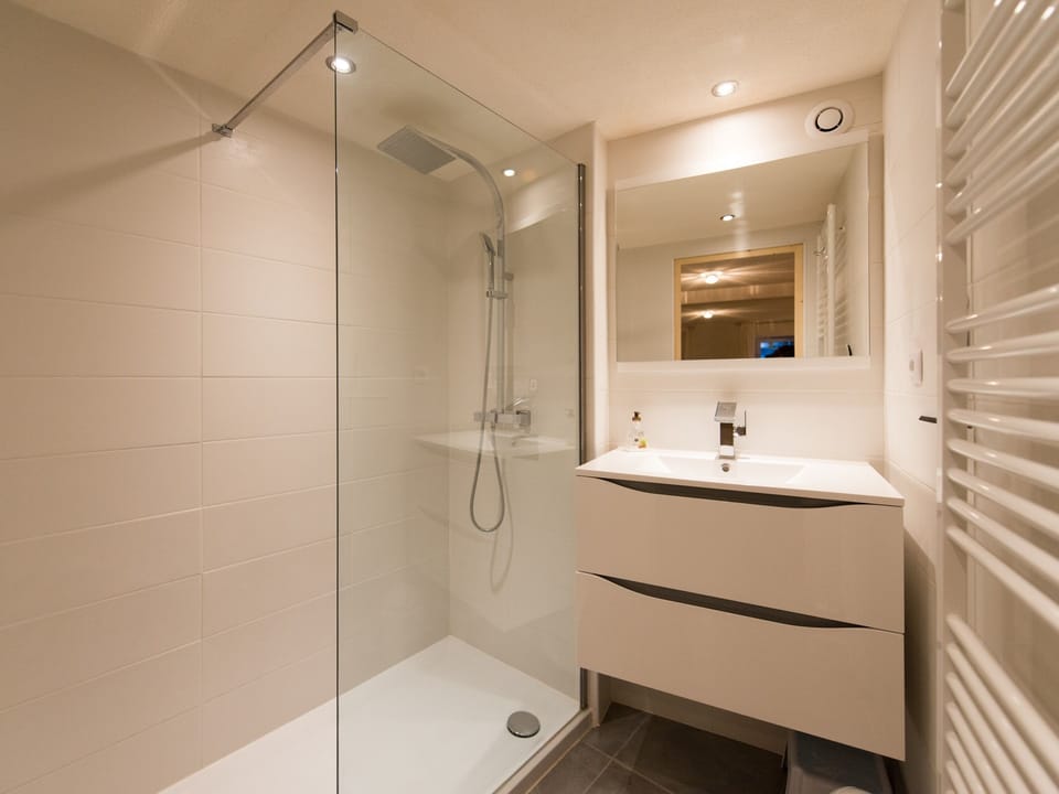 Comfort Double Room, Ensuite, City View | Bathroom