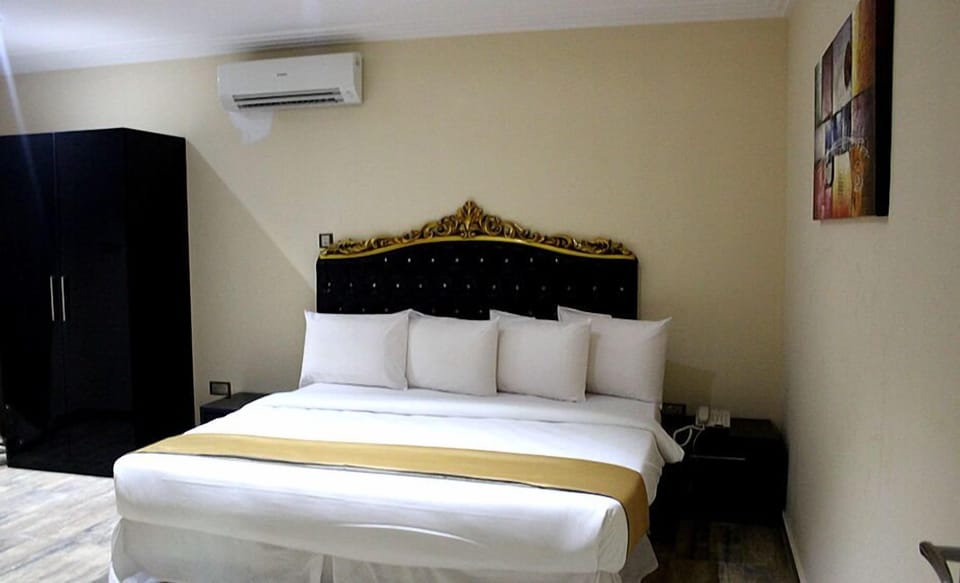 Presidential Suite | Minibar, in-room safe, desk, soundproofing