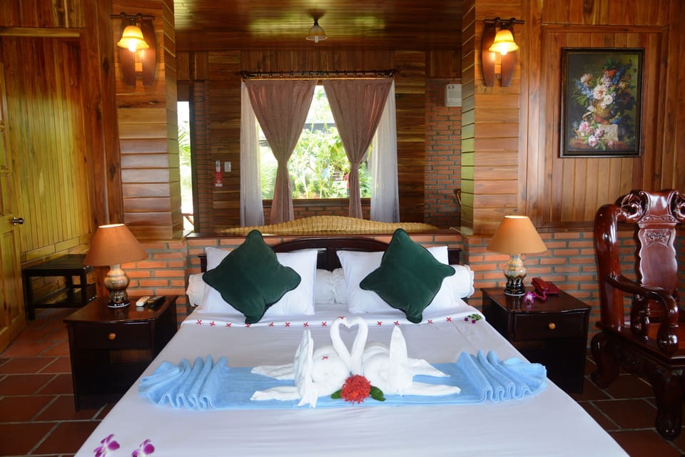 VIP Villa, Ocean View | Minibar, in-room safe, desk, blackout drapes