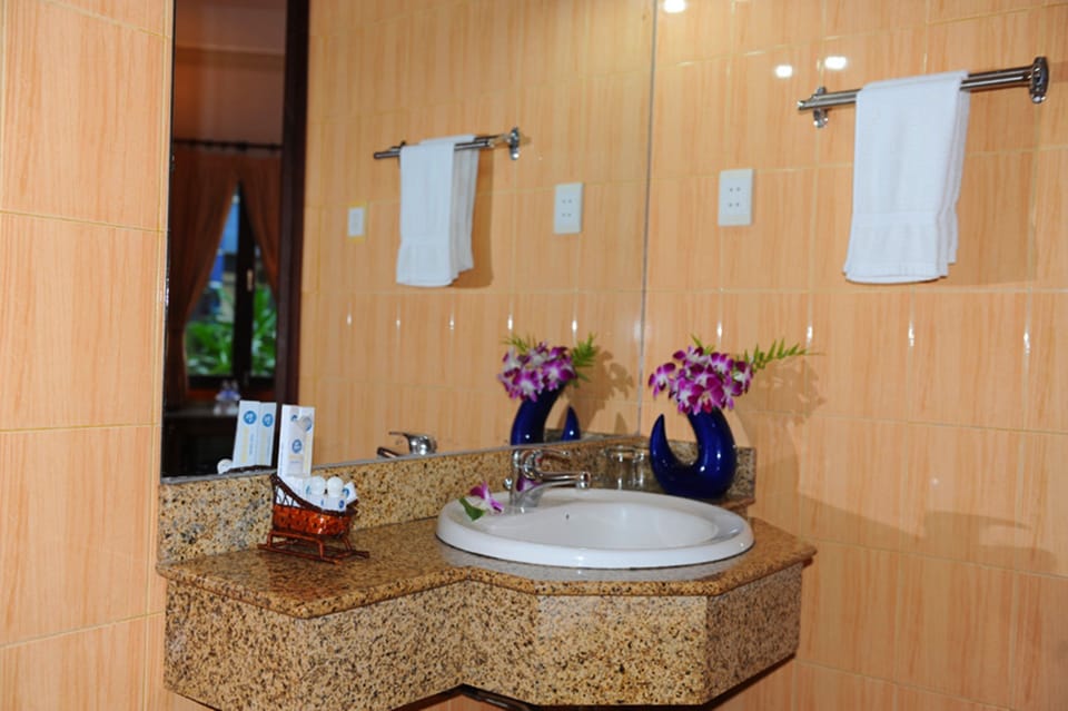 Bathroom sink