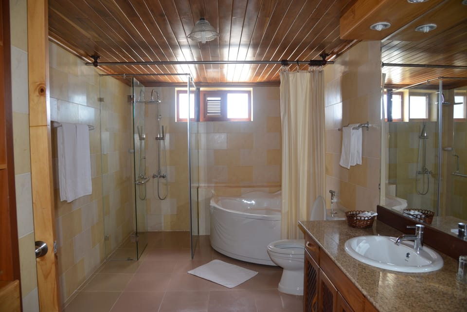 Family Villa, Ocean View | Bathroom | Free toiletries, hair dryer, slippers, towels