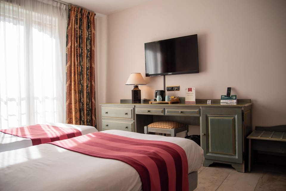 Standard Room, 2 Twin Beds | In-room safe, desk, soundproofing, free cribs/infant beds