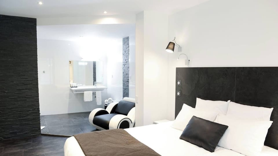 Double Room (Prestige) | Minibar, free WiFi, bed sheets