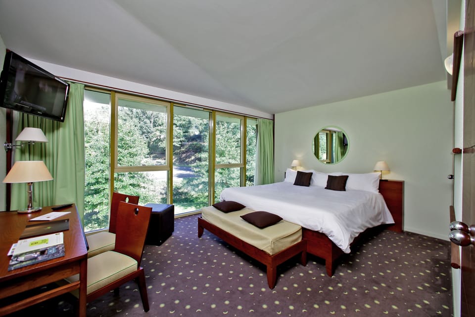 Classic Double Room | Desk, cribs (free), WiFi (free), bed sheets
