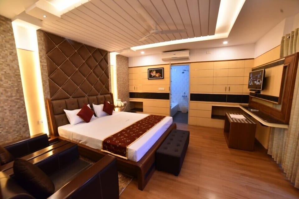 Premium bedding, in-room safe, individually furnished, desk