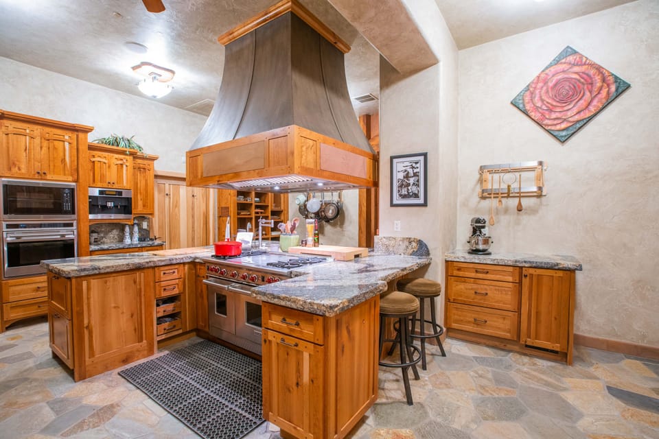 House (The Grand Lodge) | Private kitchen | Mini-fridge, microwave, freezer