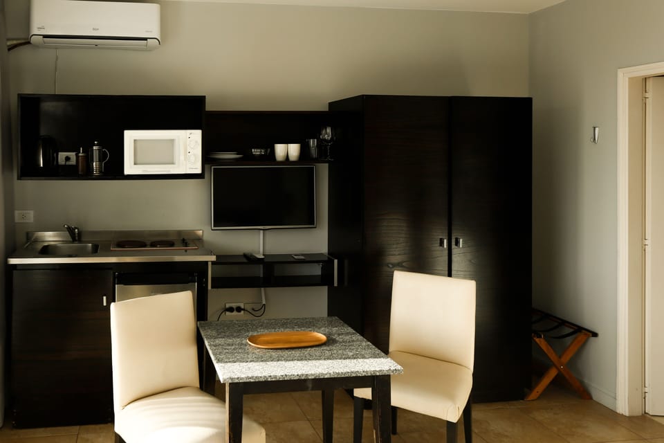 Double Room, 1 King Bed, Non Smoking, Private Bathroom | Premium bedding, in-room safe, blackout drapes, free cribs/infant beds