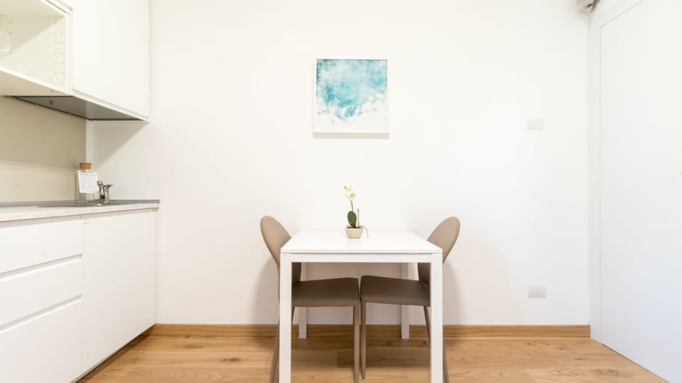 Studio (1 Bedroom) | In-room dining
