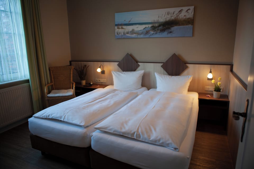 Classic Room | In-room safe, individually decorated, desk, blackout drapes