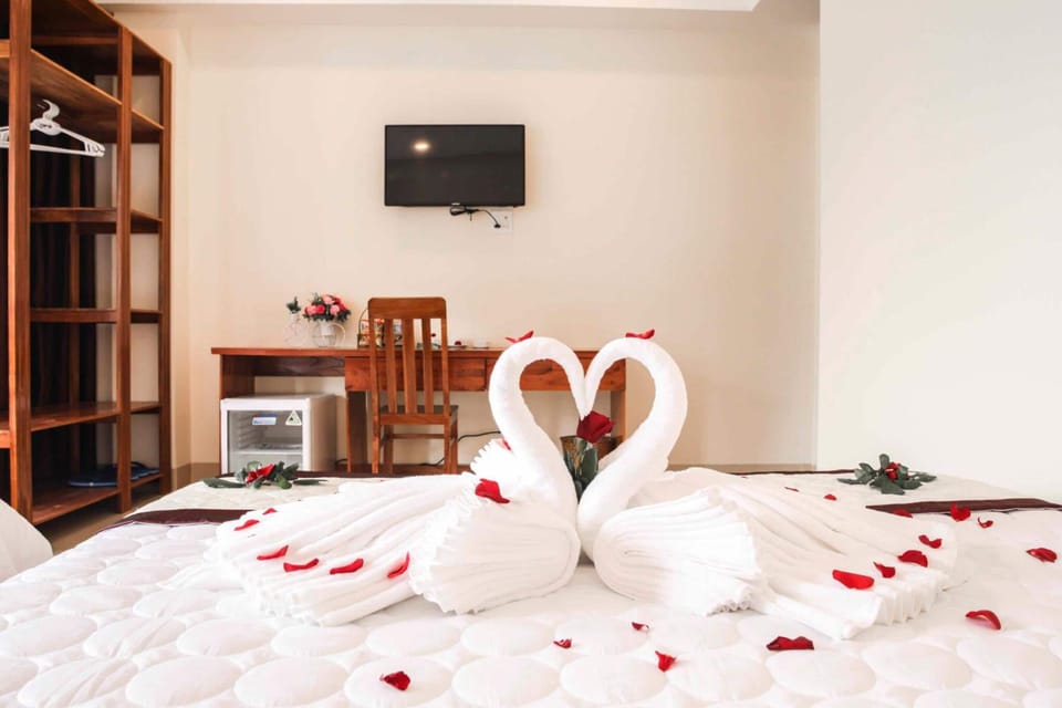 Desk, WiFi (free), bed sheets