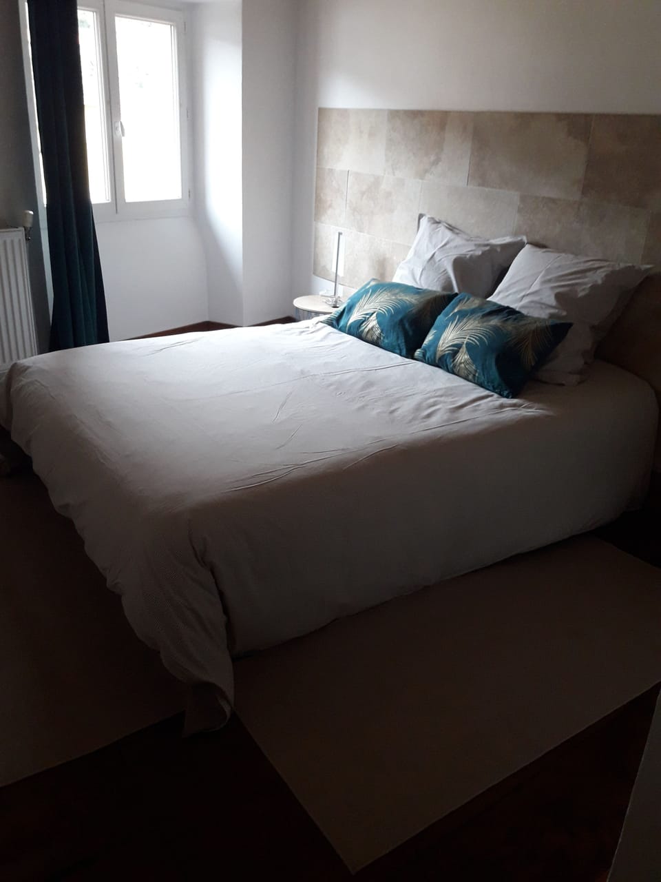 Suite Gaston | Desk, soundproofing, iron/ironing board, free WiFi