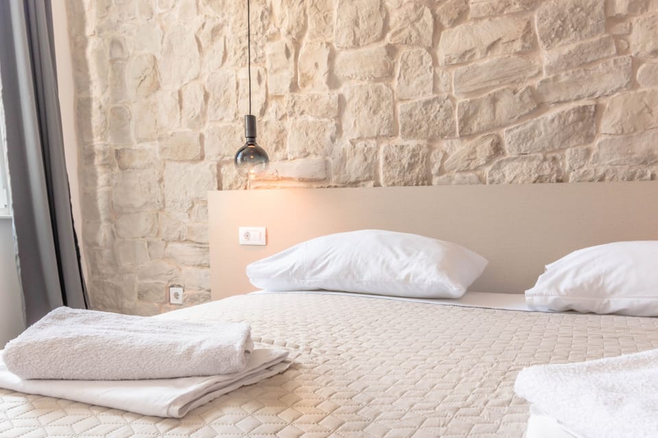 City Studio Suite | Desk, iron/ironing board, free WiFi, bed sheets