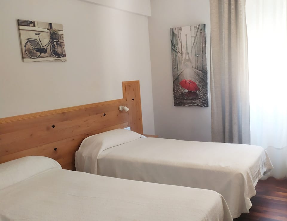 Twin Room | Free WiFi, bed sheets