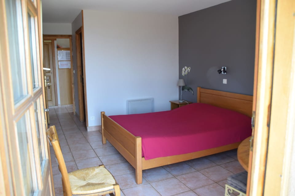 Double Room | Individually decorated, individually furnished, desk, blackout drapes
