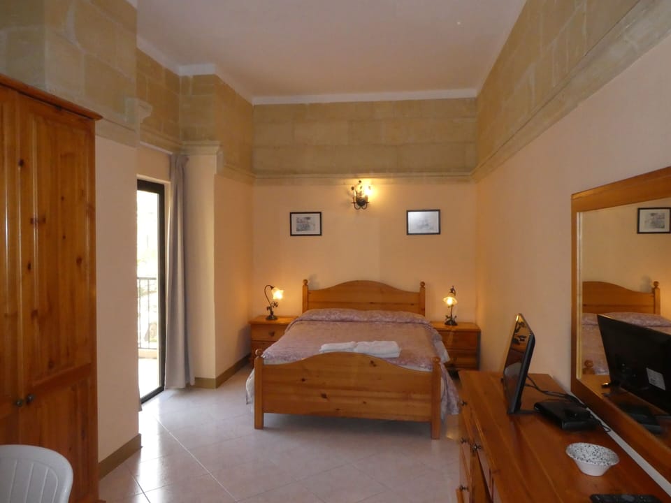 Economy Double or Twin Room (Street View) | Desk, free WiFi, bed sheets