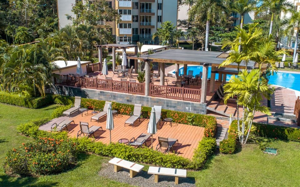 2 outdoor pools