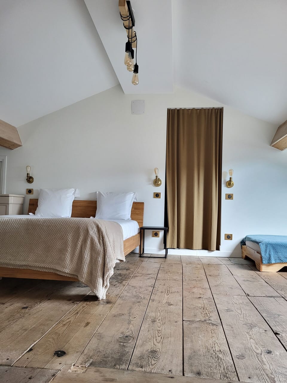 Deluxe Room, Non Smoking (Bella Stella) | Premium bedding, desk, blackout drapes, WiFi (free)
