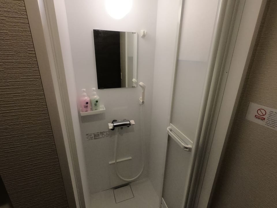 Blackout drapes, free WiFi, bed sheets