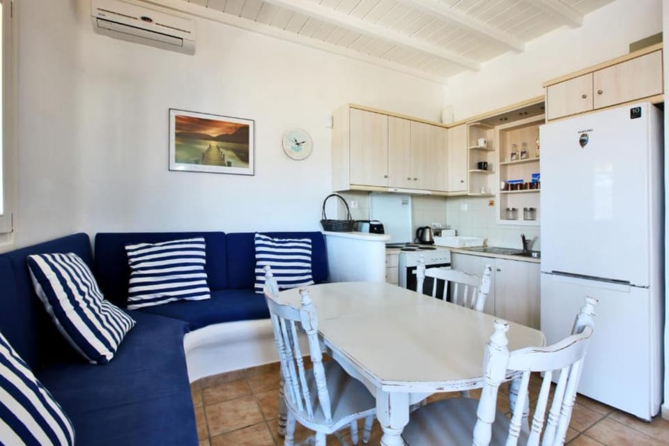 Villa, 2 Bedrooms | In-room dining