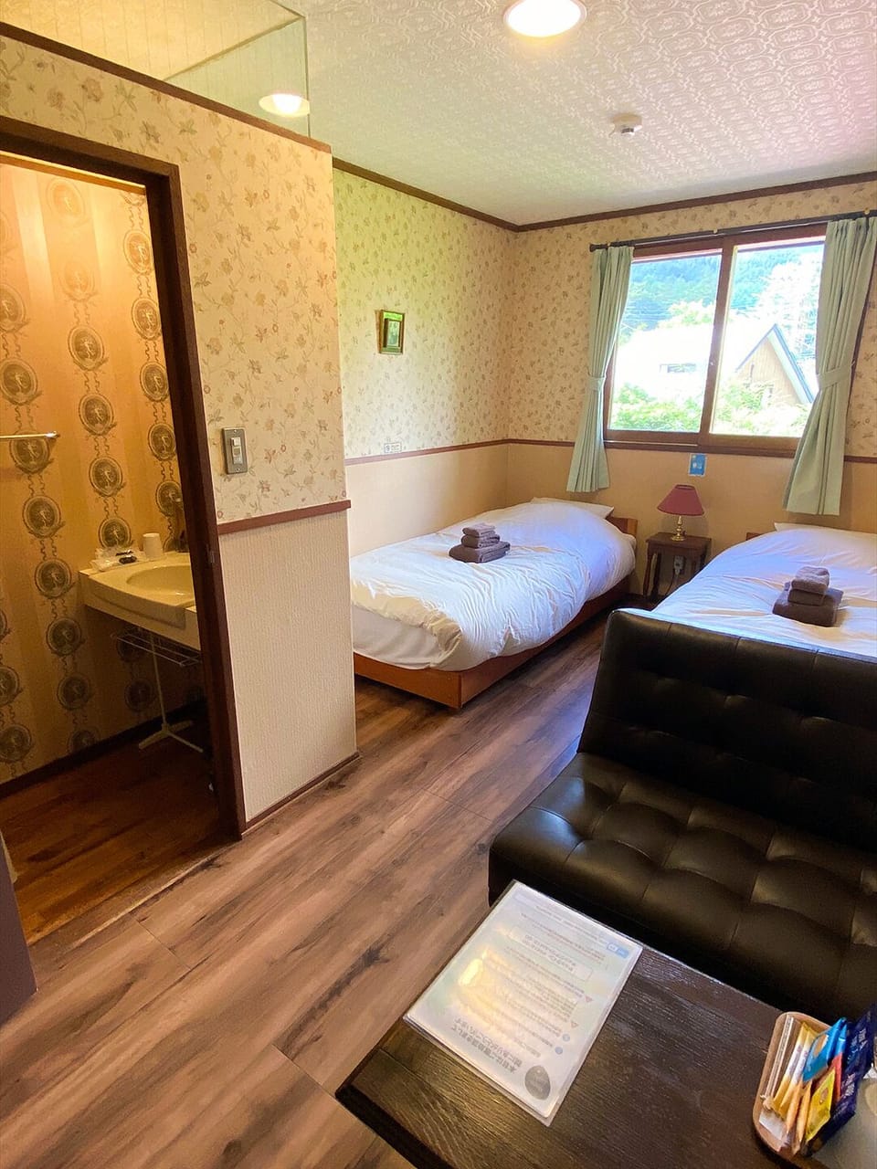 Western Twin Room with Shared Bathroom | Free WiFi