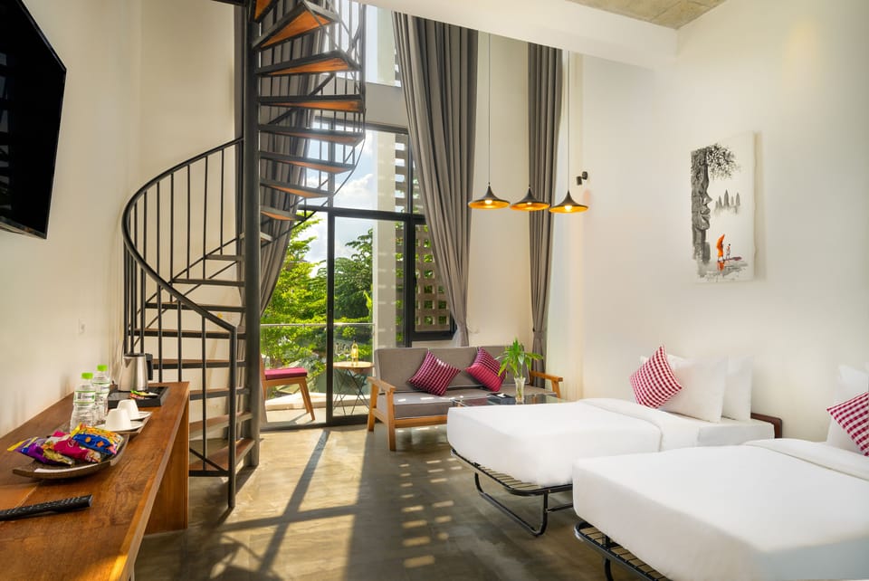 Penthouse Suite Pool View with Balcony | Egyptian cotton sheets, premium bedding, down comforters, minibar