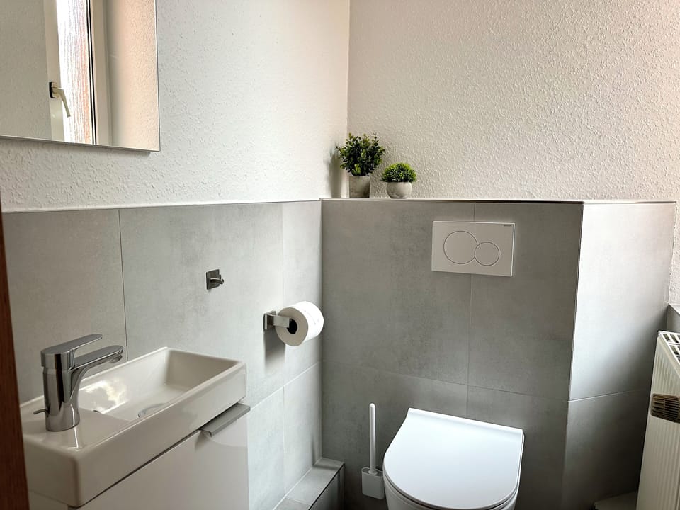 Shower, hair dryer, towels, shampoo