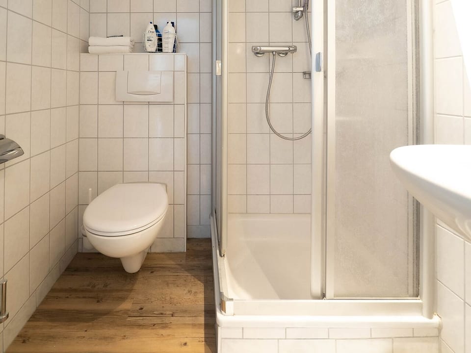 Luxury Double Room | Bathroom | Shower, free toiletries, hair dryer, towels