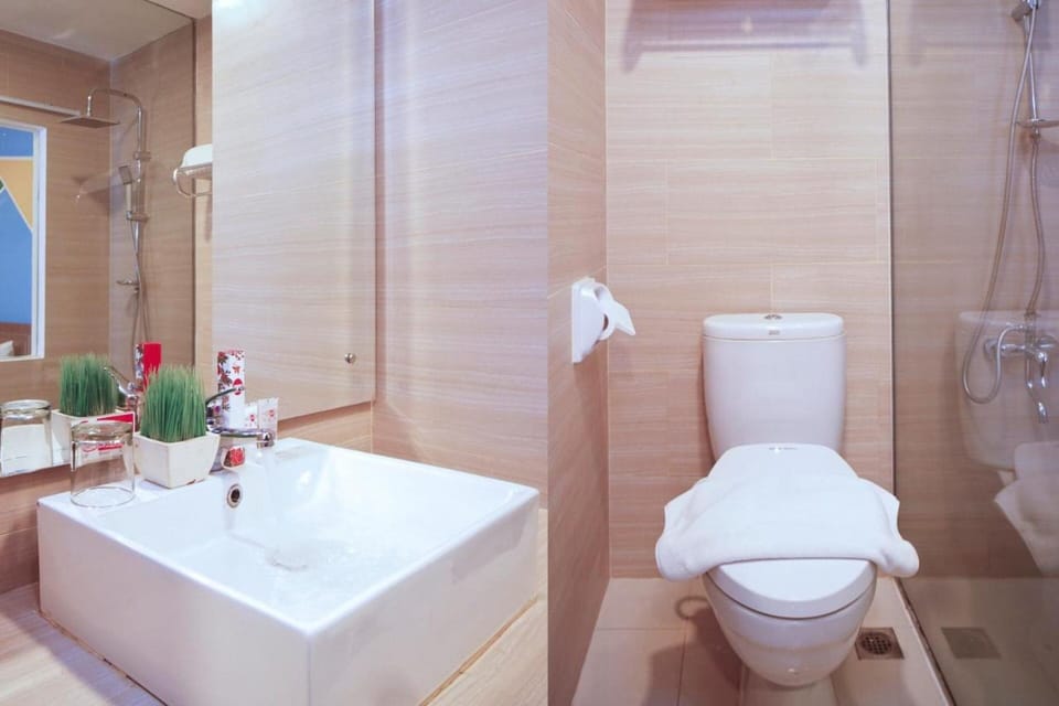 Shower, towels