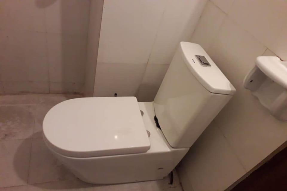 Superior Apartment, 1 Bedroom, Non Smoking | Bathroom | Shower, rainfall showerhead, free toiletries, towels