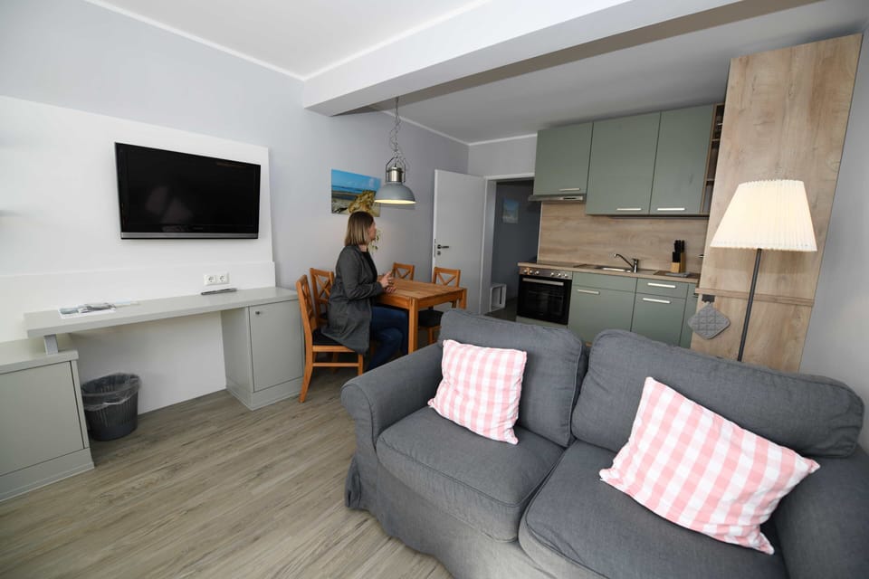 Apartment | Living area | TV