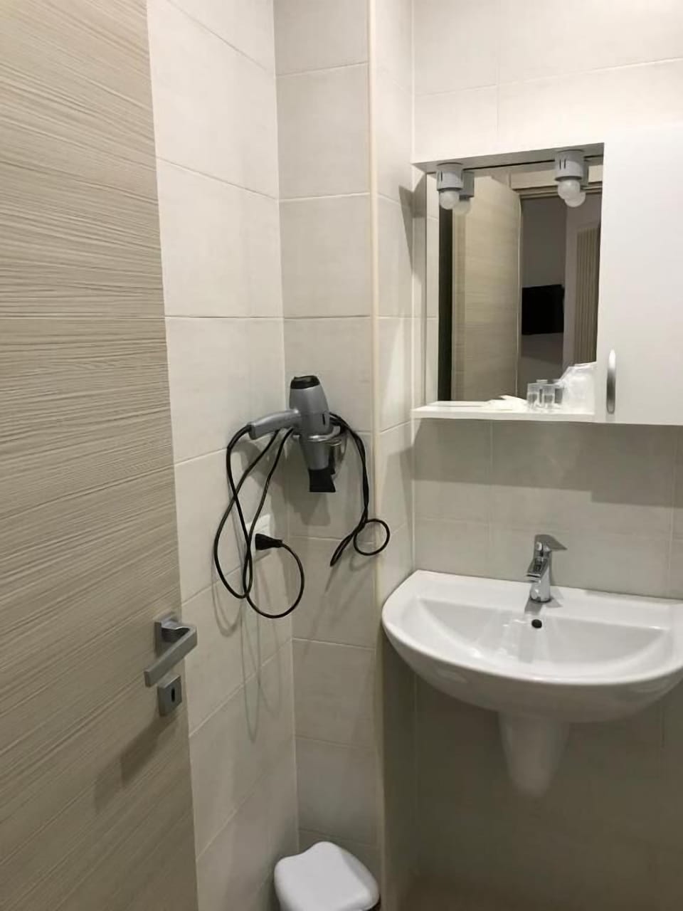 Shower, free toiletries, hair dryer, slippers