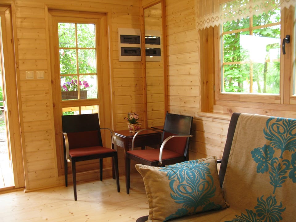 Comfort Cabin, Garden View | Premium bedding, iron/ironing board (on request), WiFi (free)