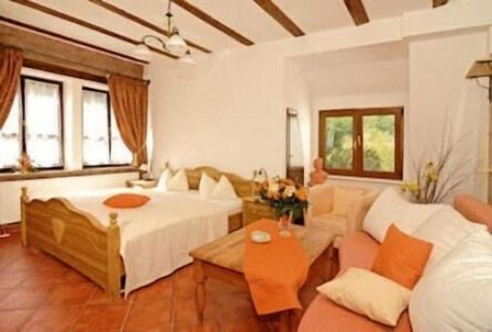Individually decorated, desk, free WiFi, bed sheets