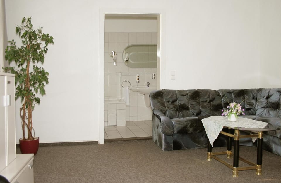 Suite | Living area | 22-inch flat-screen TV with cable channels, TV
