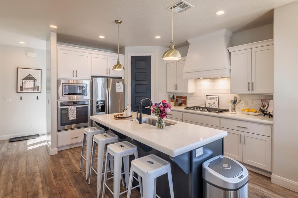 House, Multiple Beds, Mountain View (Red Rock Peace) | Private kitchen | Fridge, microwave, oven, stovetop