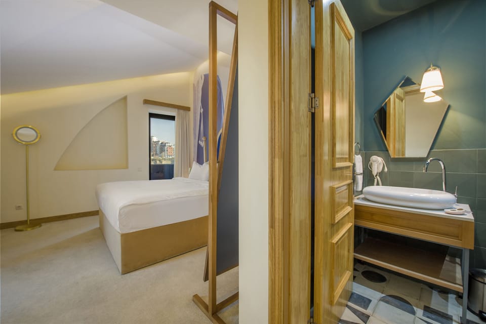 Luxury Double Room, 1 King Bed, Hot Tub (Terrace) | Hypo-allergenic bedding, minibar, in-room safe, blackout drapes