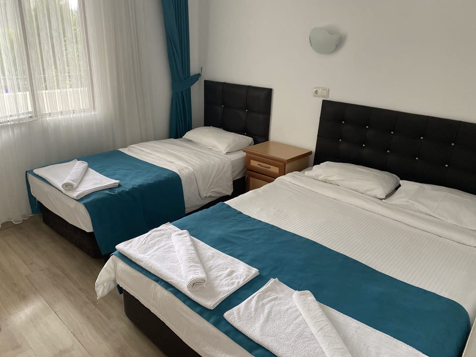Triple Room | Blackout drapes, soundproofing, WiFi (free), bed sheets