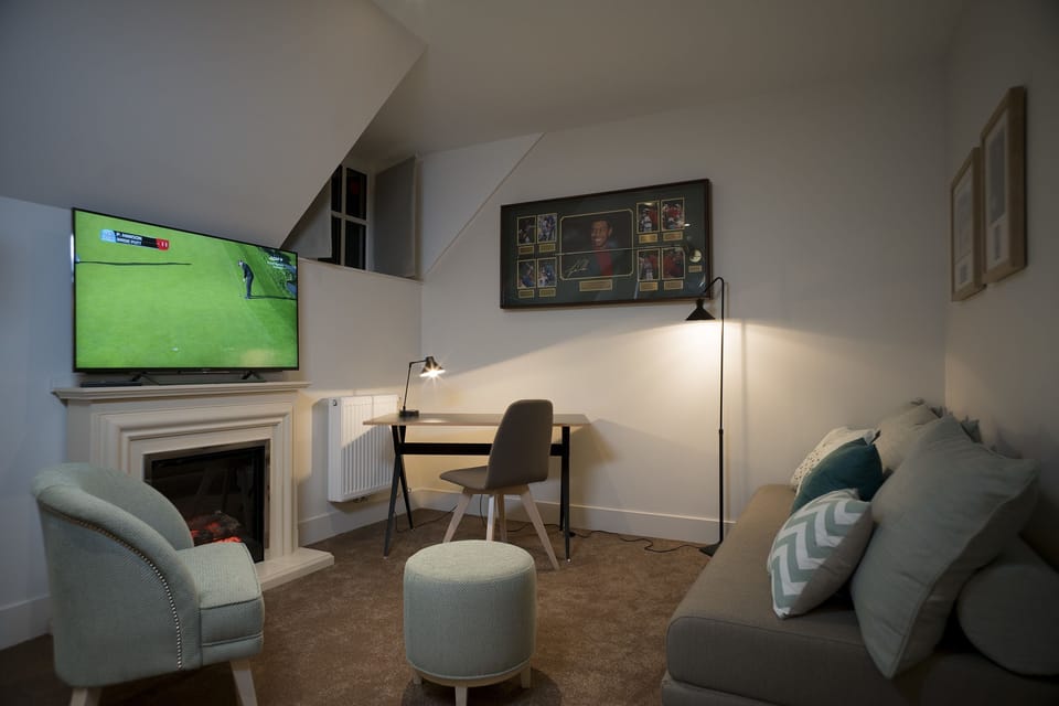 In-room safe, desk, free WiFi