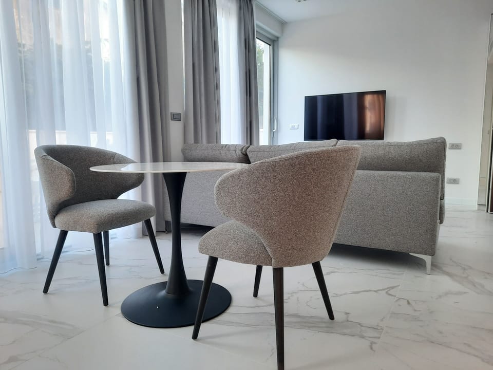 Superior King Suite | Living area | LCD TV