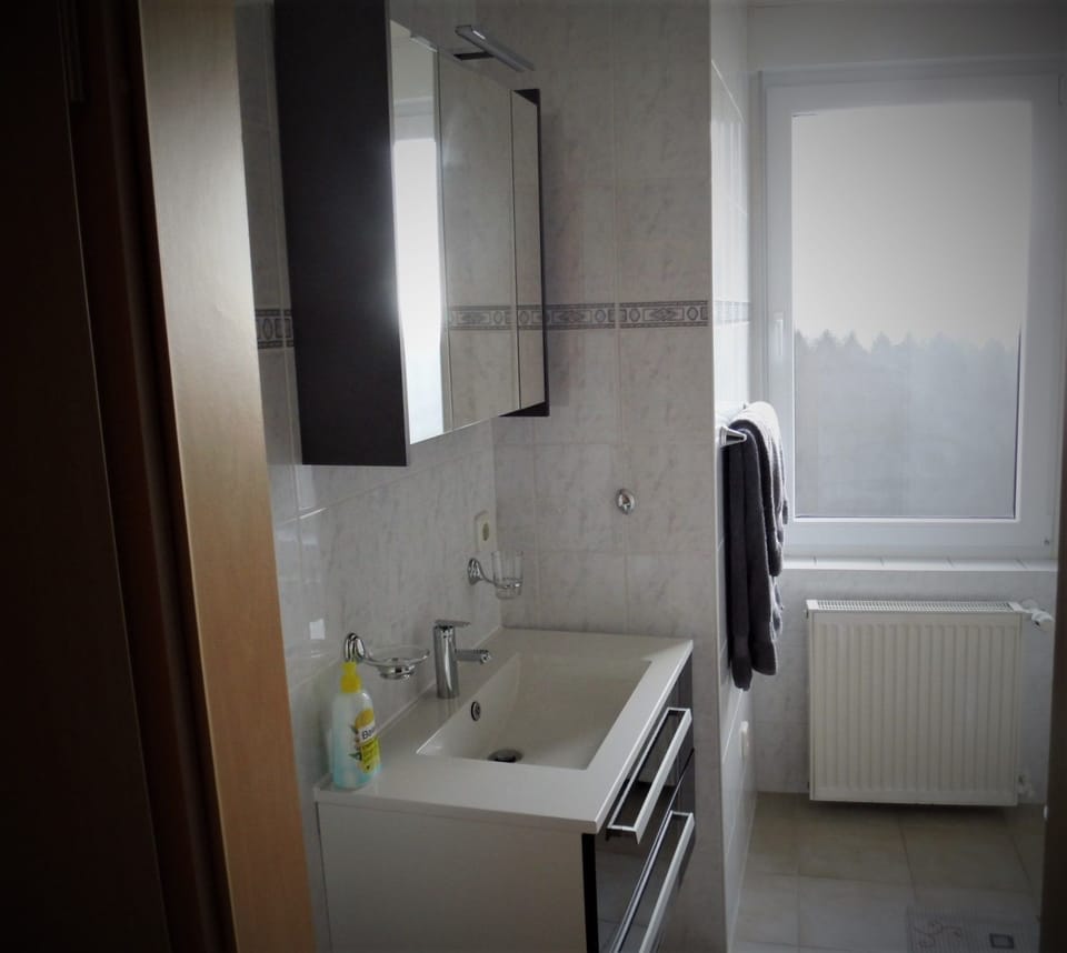 Standard Room | Bathroom | Shower, towels