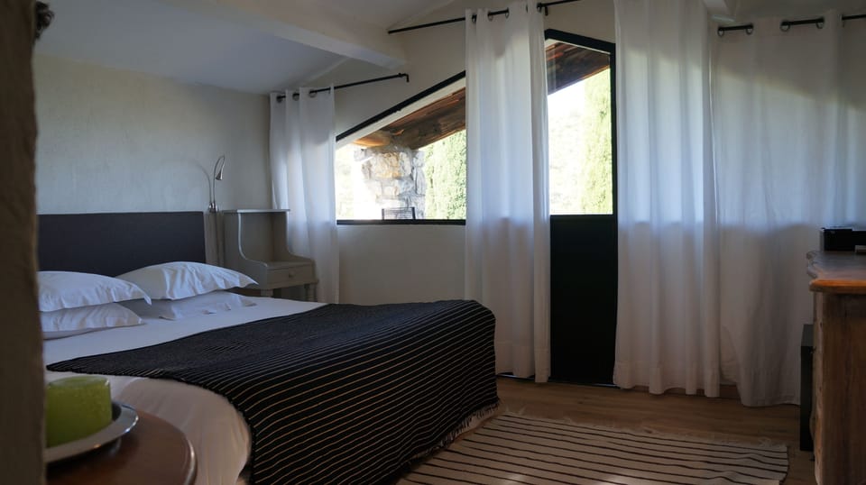Double Room (Chambre Quatre) | In-room safe, individually decorated, individually furnished