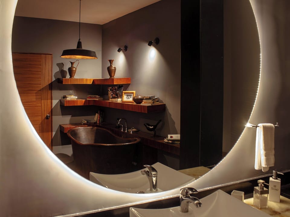 Suite (Fire Pit) | Bathroom shower