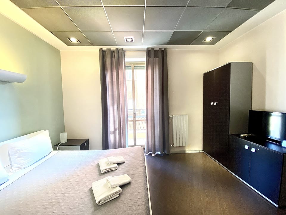 Standard Double Room, Balcony, Courtyard View | Down comforters, WiFi (free)