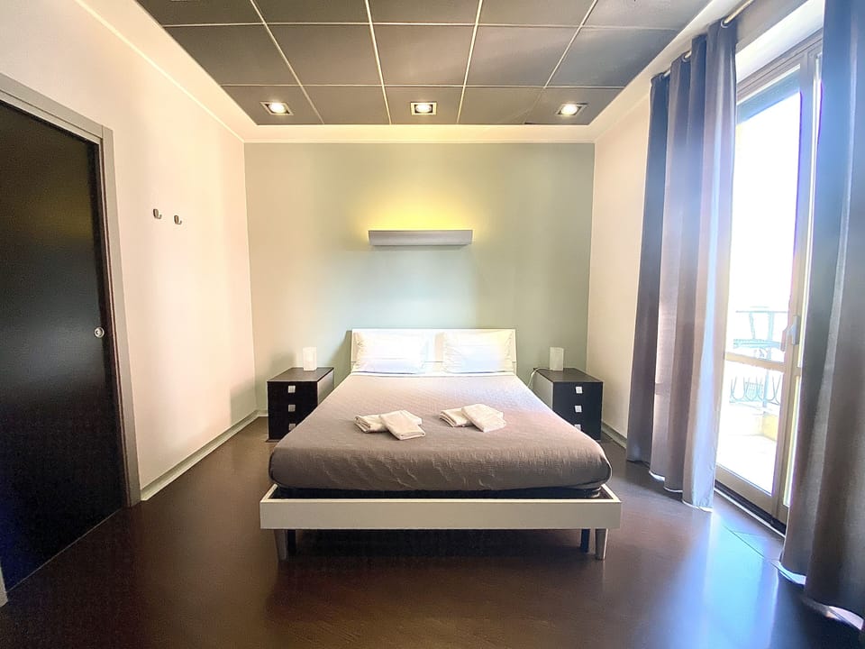 Standard Double Room, Balcony, Courtyard View | Down comforters, free WiFi