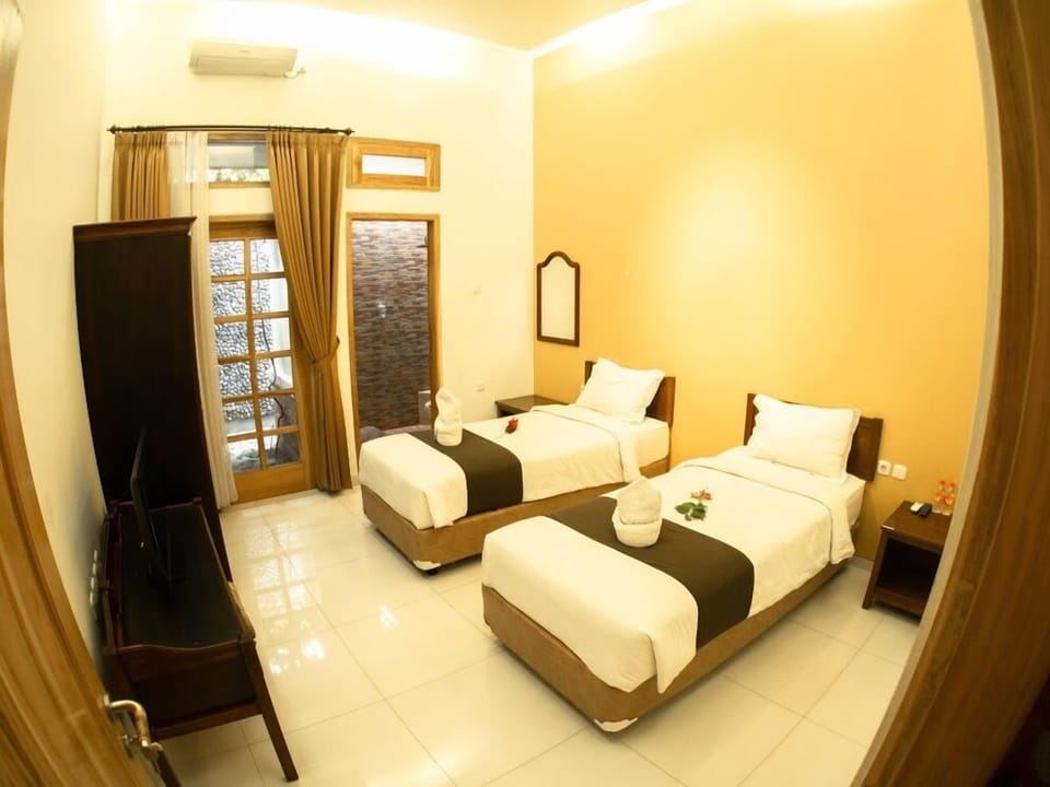 Deluxe Double or Twin Room | In-room safe, free WiFi, bed sheets
