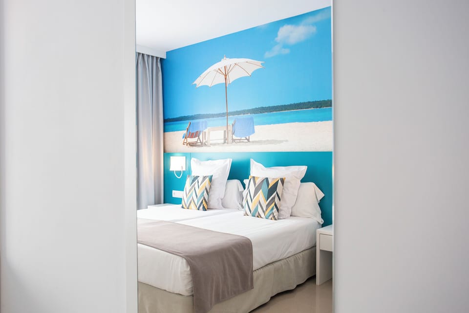 Standard Twin Room, Balcony | Desk, free WiFi, bed sheets