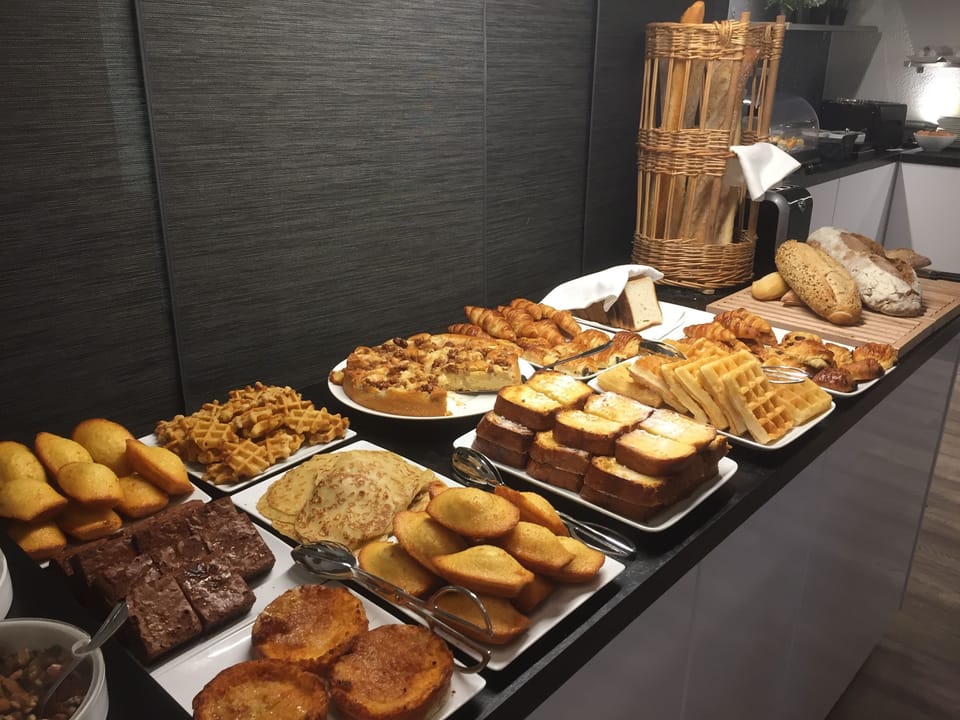 Daily buffet breakfast (EUR 14 per person)