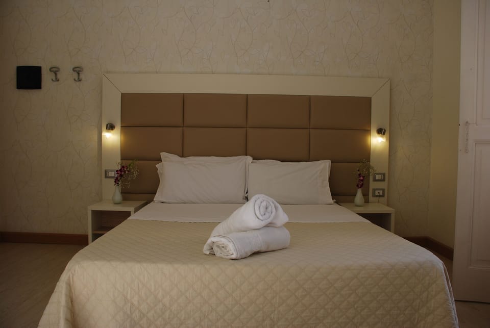Superior Double Room | Premium bedding, minibar, in-room safe, desk