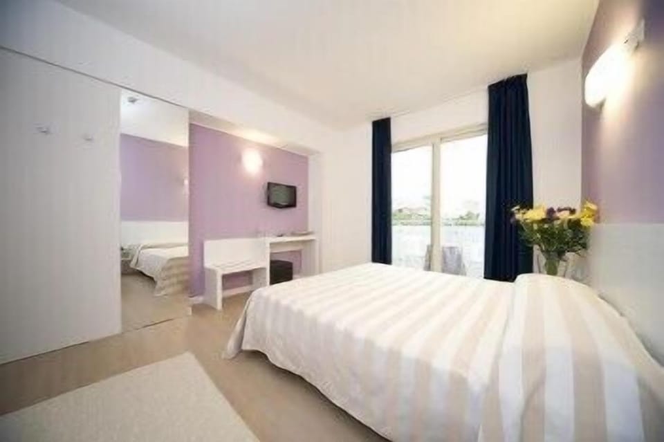 Superior Double Room, Balcony | In-room safe, desk, blackout drapes, soundproofing