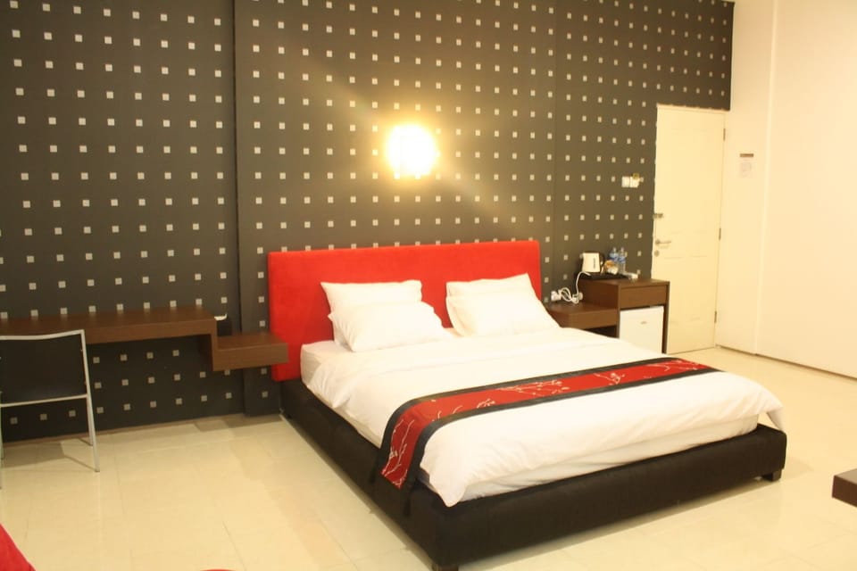 Superior Room, 1 King Bed | Desk, soundproofing, free WiFi, bed sheets